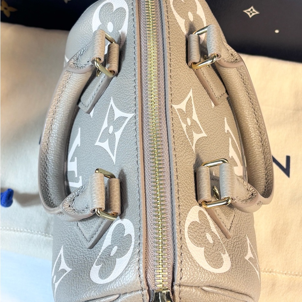 Beautiful Louis Vuitton Speedy Bandouliere 20 Dove Cream Sold - Picture 6 of 16